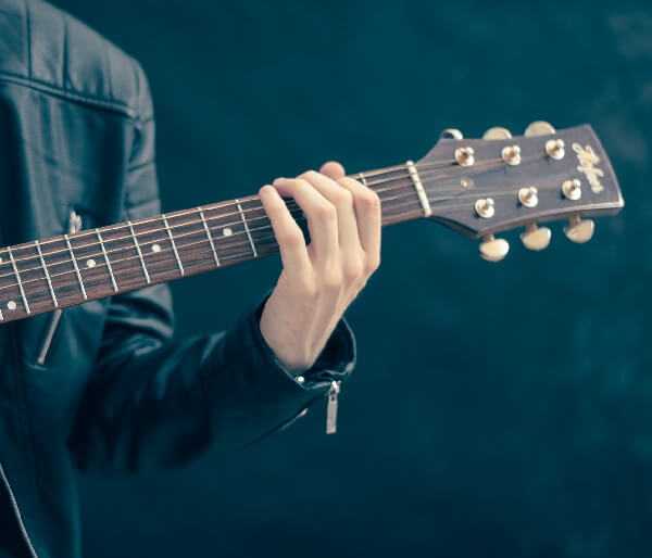 Read more about the article איך לשמור על מוטיבציה לנגן בגיטרה